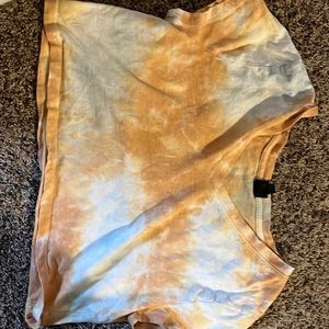 This shirt is cropped but has no stains.